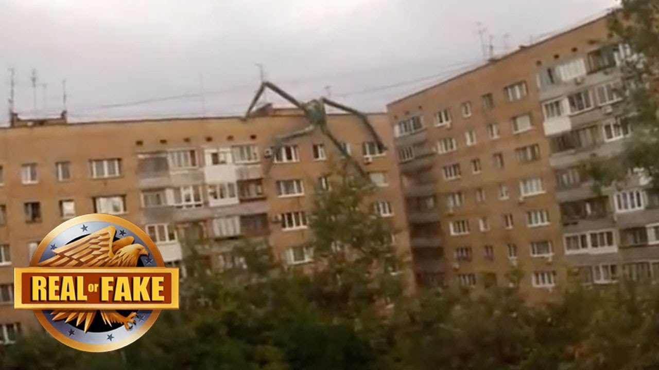 ГИГАНТСКОЕ СУЩЕСТВО на здании &mdash; настоящее или поддельное?
