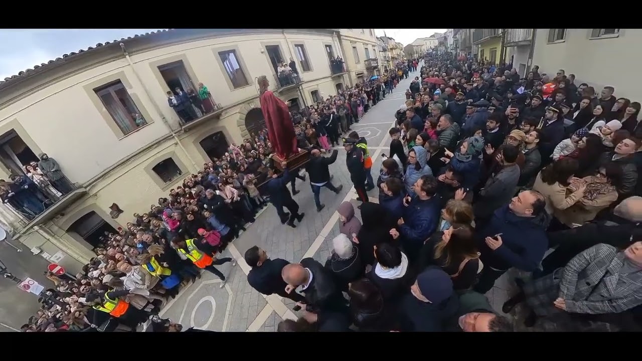 CUNFRUNTA A 360 GRADI