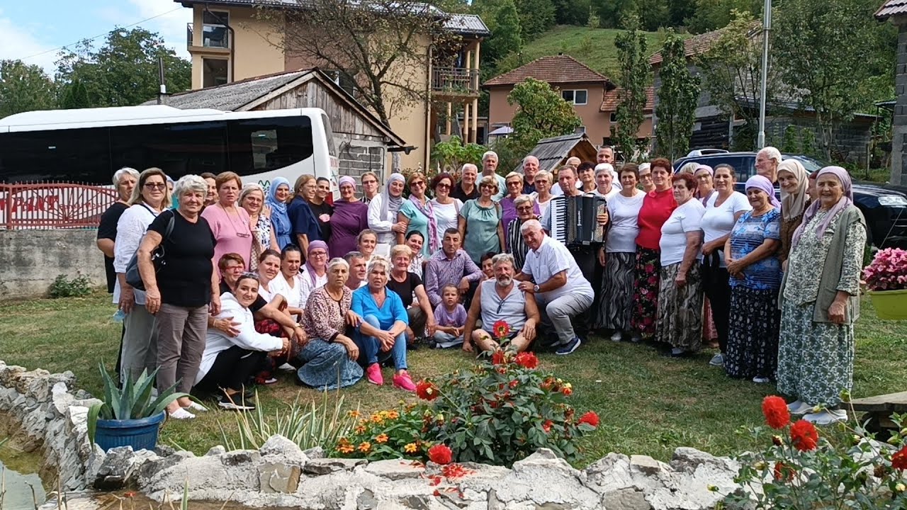 Doček žena iz Čarakova kod Prijedrora u Srednjoj Bosni