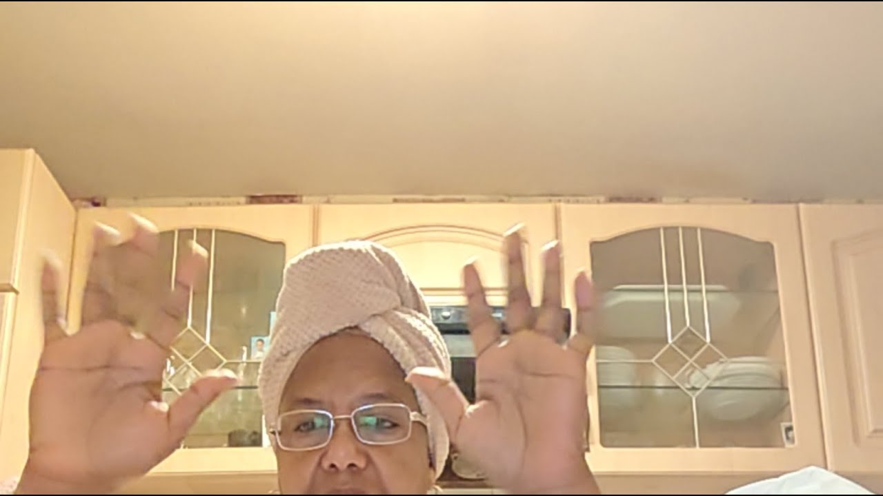 G Kif überträgt einen Livestream.