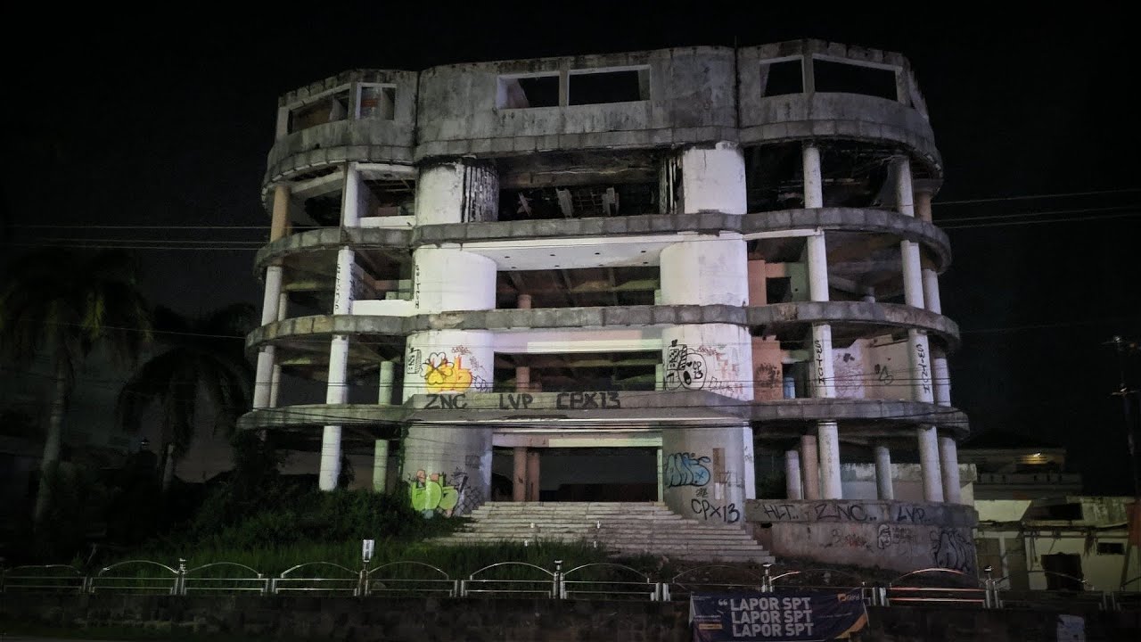 GEDUNG ANGKER YANG TERBAKAR