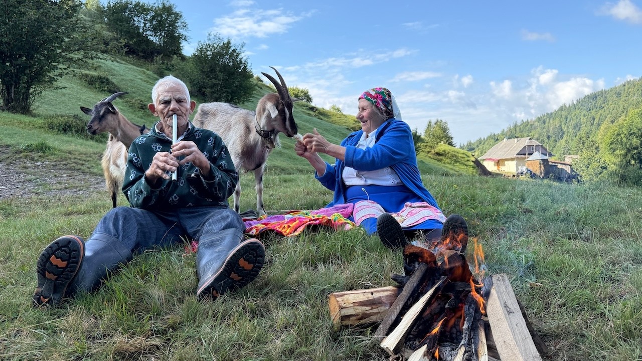 85-Year-Old Grandpa and His Flute 🎶 | 80-Year-Old Grandma and Her Borscht 🍲 | Old Village Life