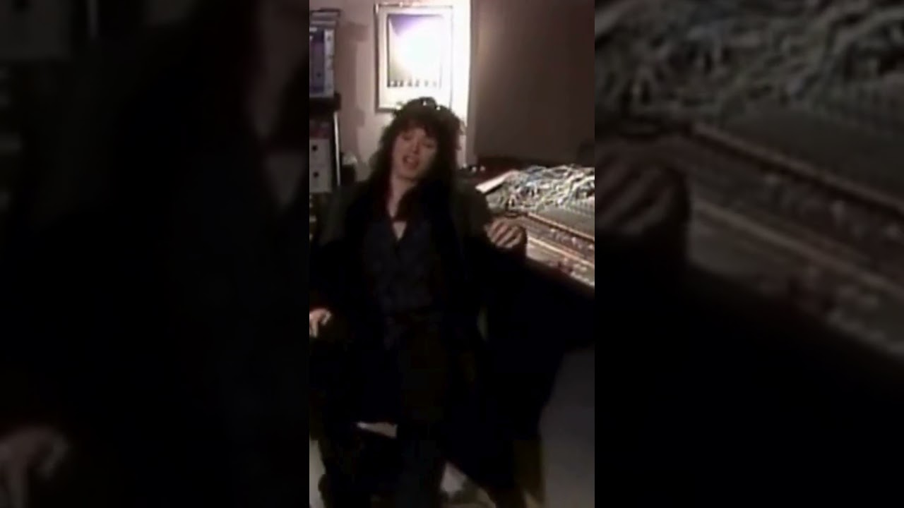 Tom Keifer z Kopciuszka pracujący w studiu