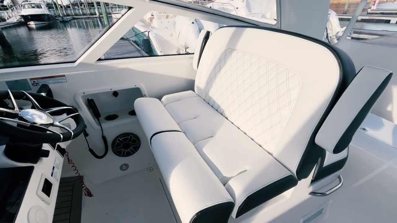 2023 World Cat 400 DC – Luxury Dual Console Power Cat w/ Twin Yamaha 425s | Mashpee, MA