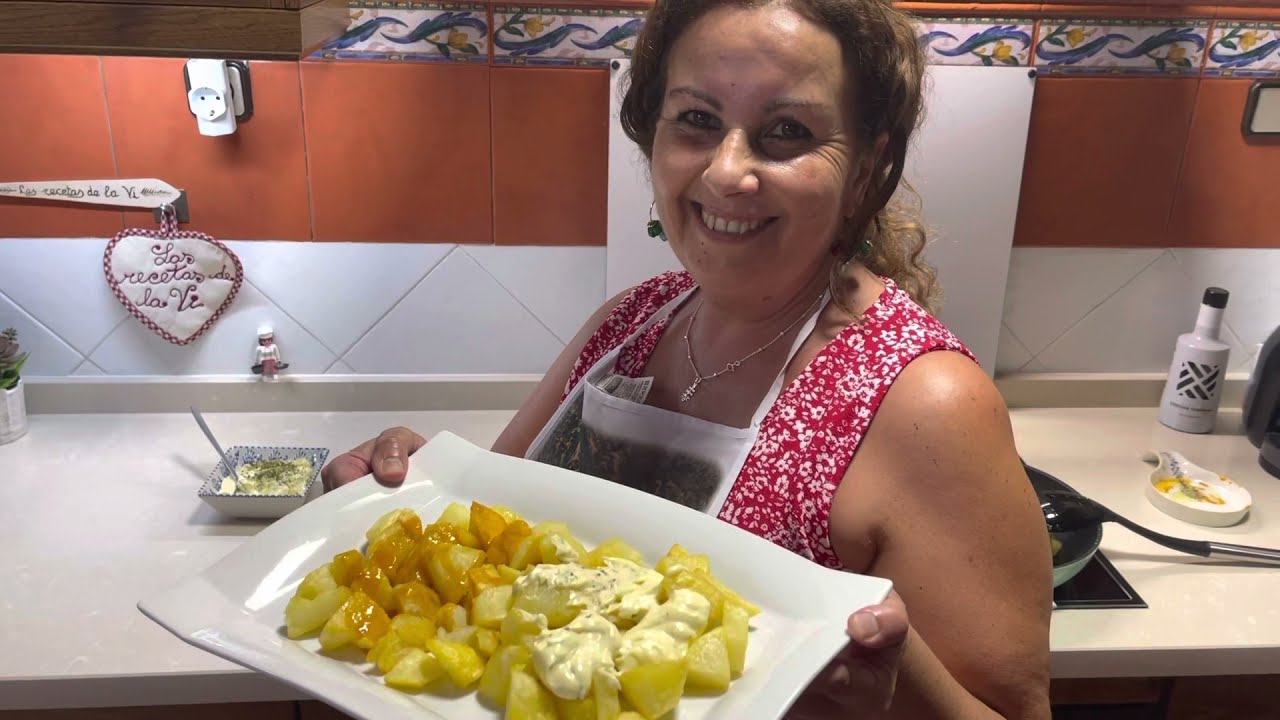 PATATAS CON SALSA BRAVA Y AJONESA