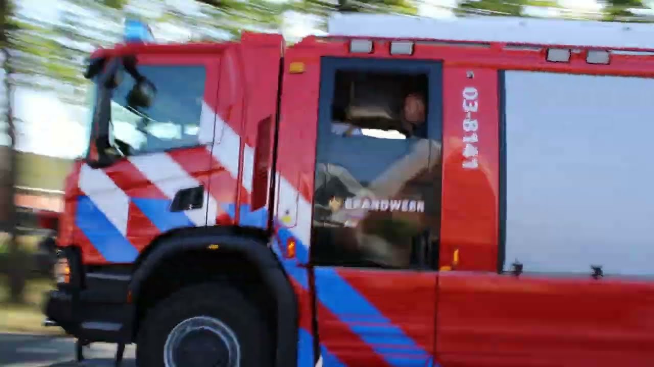 [grip 1] Brandweer van groningen en drenthe met spoed naar een zeer grote grip 1 buiten brand