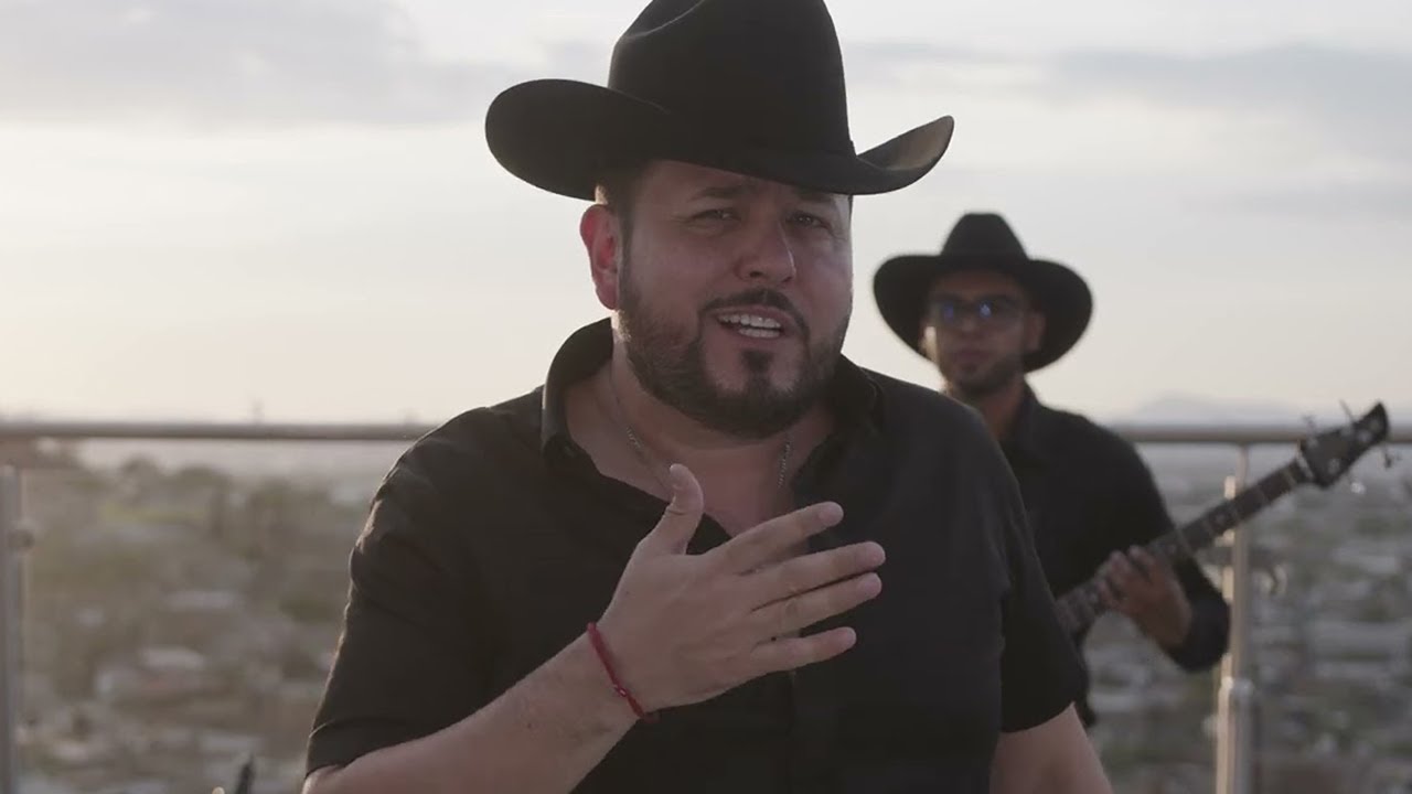 Roberto Tapia - Viuda Con Dinero [En Vivo]