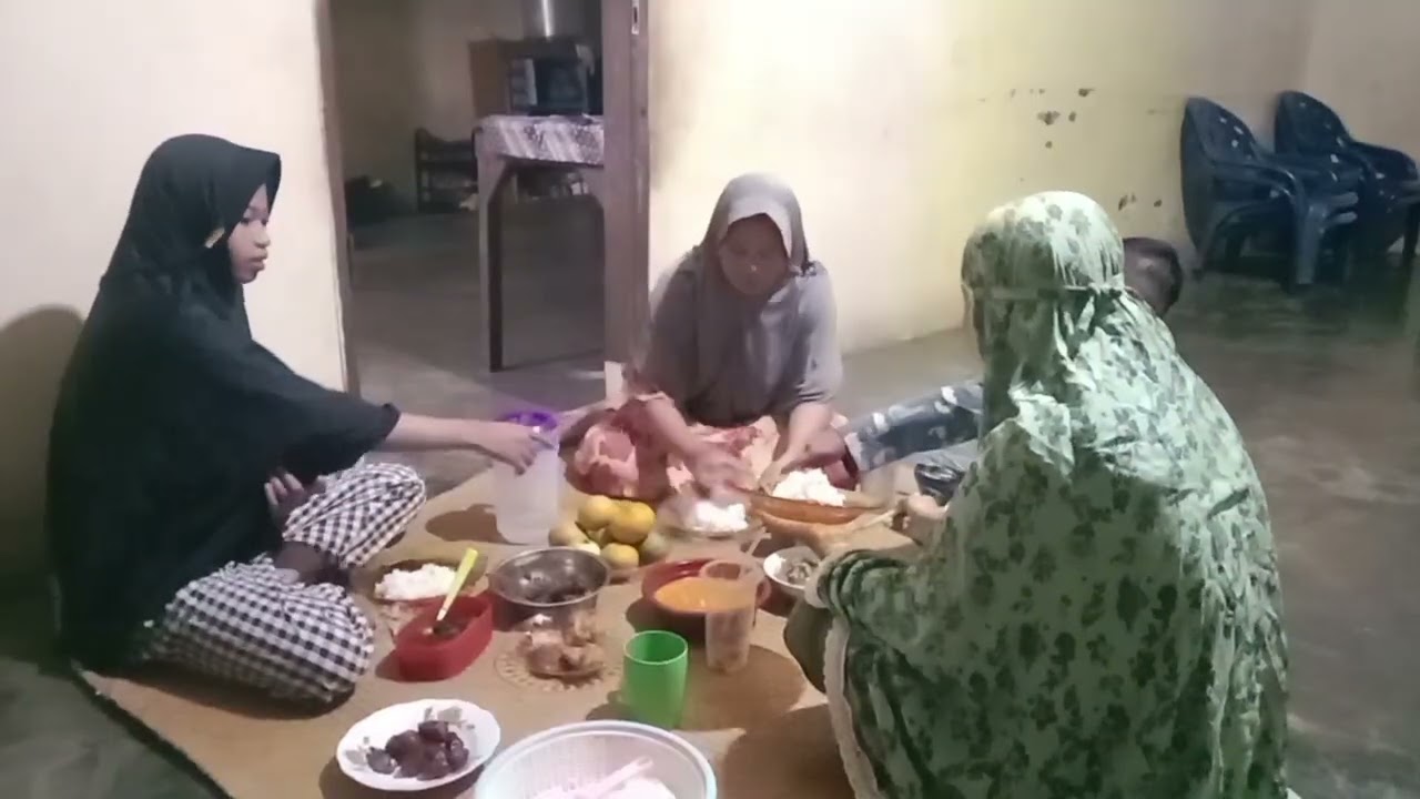 Berbuka bersama anak 