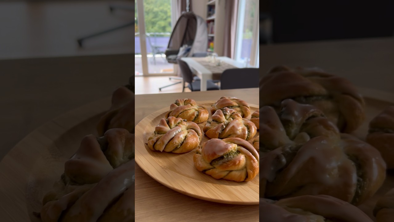 Pistazien-Hefeknoten 😦😍 #shorts #baking #rezepte #hefegeb&auml;ck #easyrecipes
