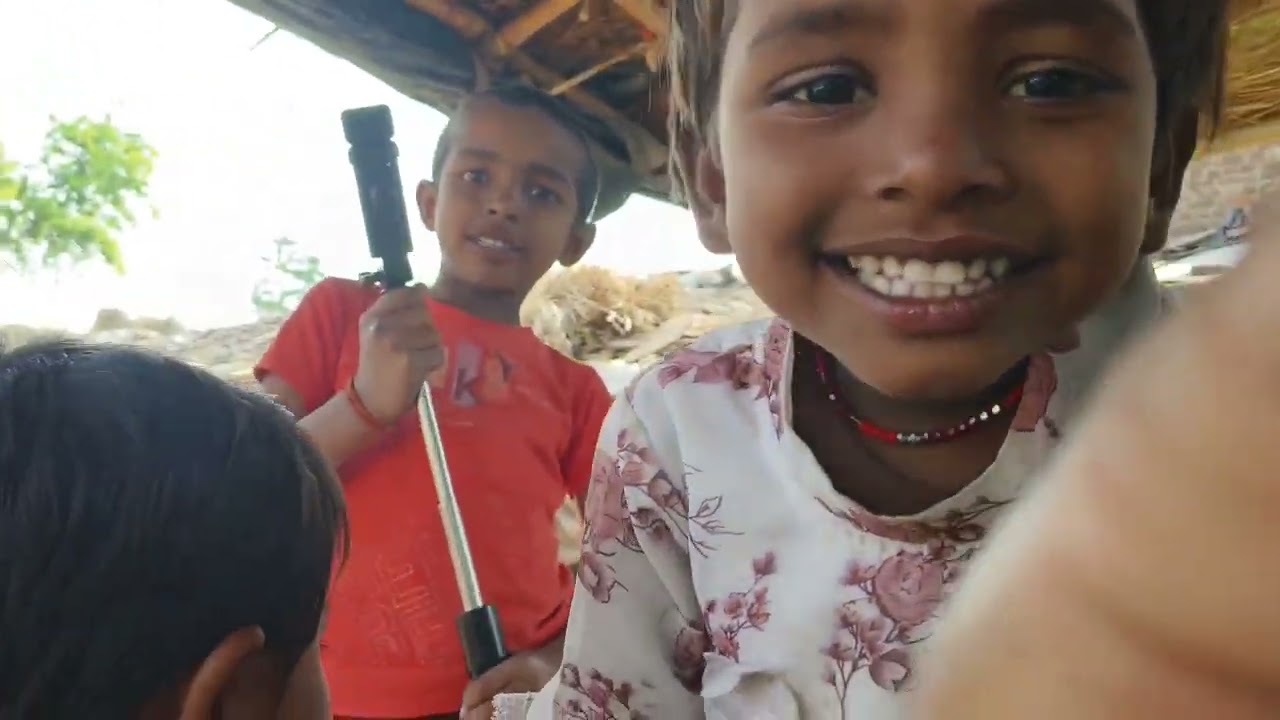 ये है गरीबी हम सिर्फ एक छोटे से गांव से हैं ब्लॉगिंग करते हैं#vilog #viral #video #youtube 