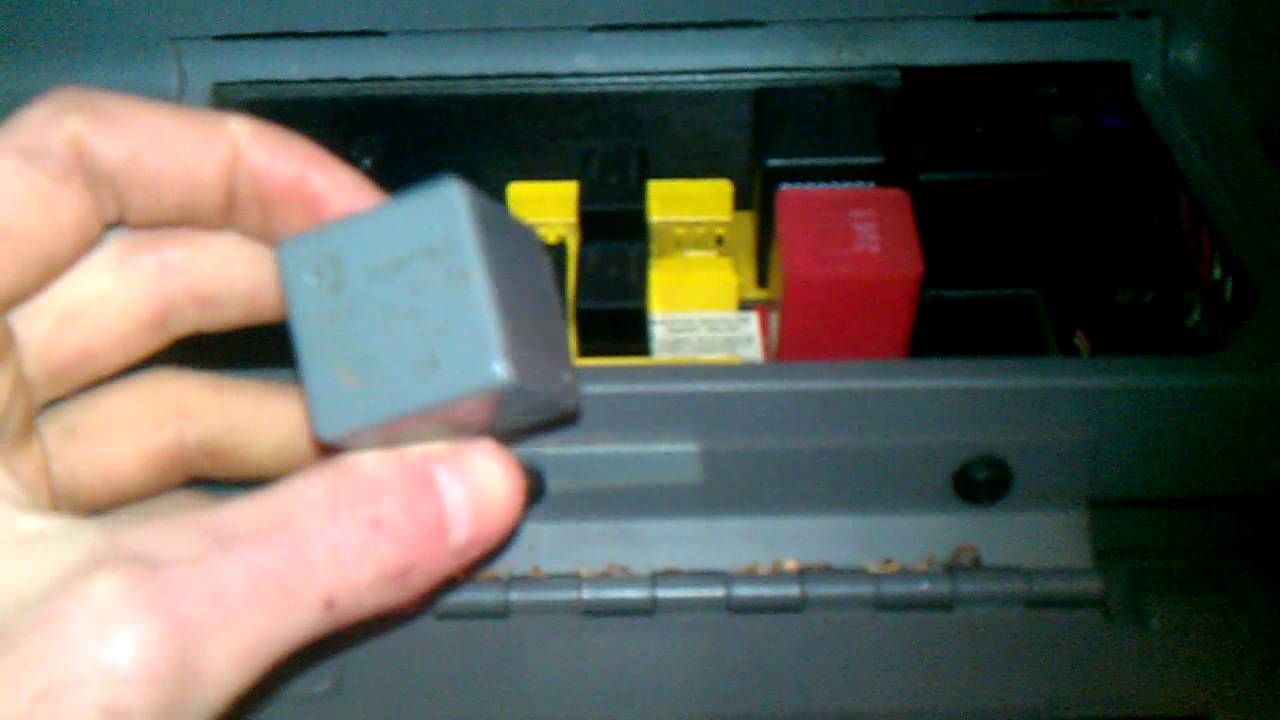 1994-96 Jeep Grand Cherokee flasher relay