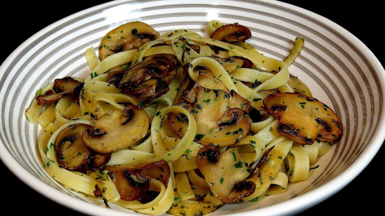 Tallarines con champi&ntilde;ones. Recetas de pasta