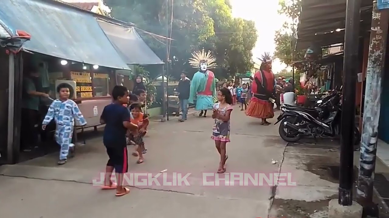 Ondel Ondel Betawi Joget Di Kampung Rawa Semut