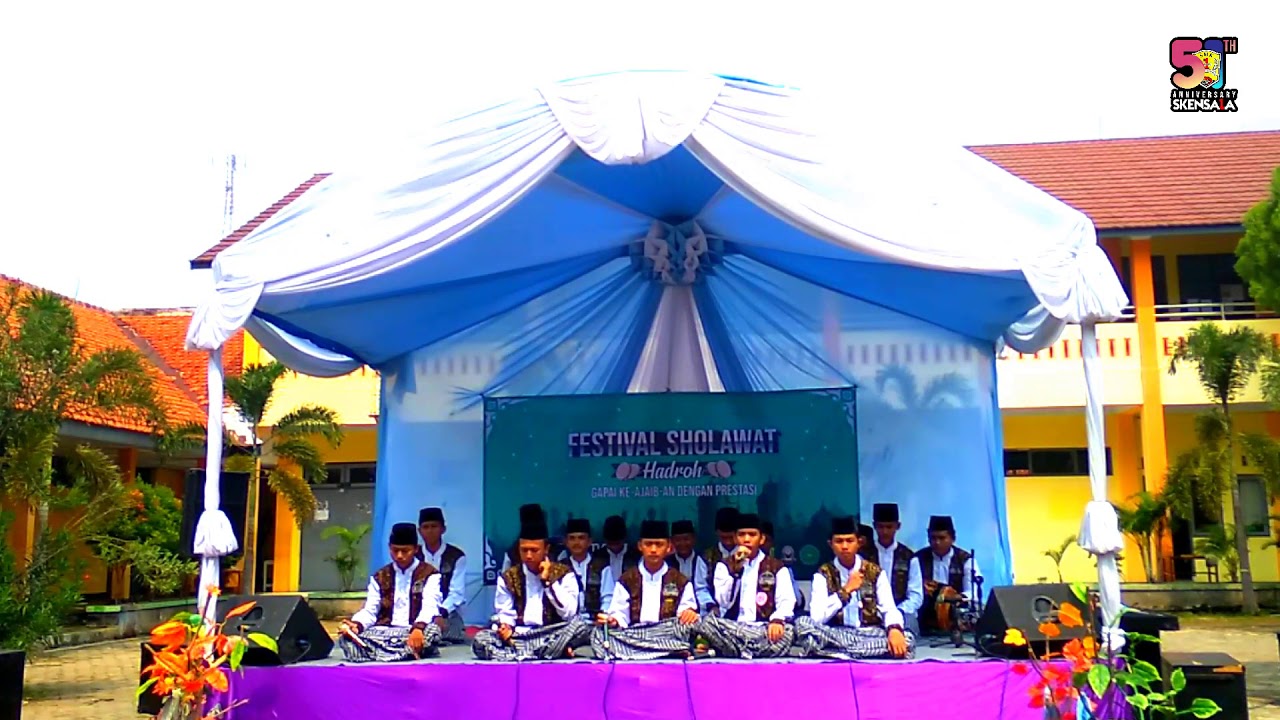 JUARA 1 Hadroh Ponpes Bina Insa Mulia Cirebon di SMKN 1 LEMAHABANG