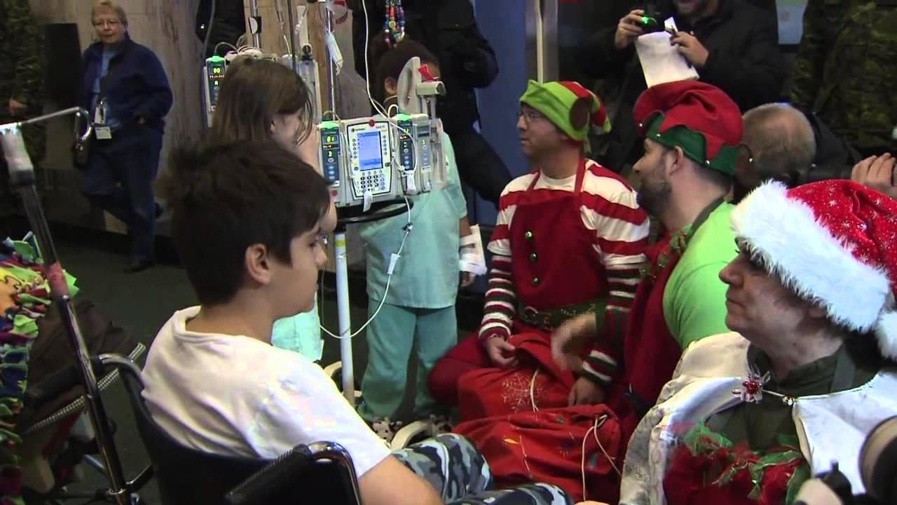 Canadian soldiers bring Christmas gifts to SickKids