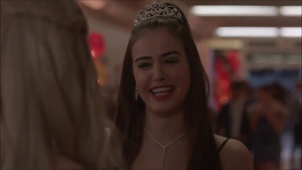 Kaylee Bryant and Danielle Russell - Season 1 bloopers
