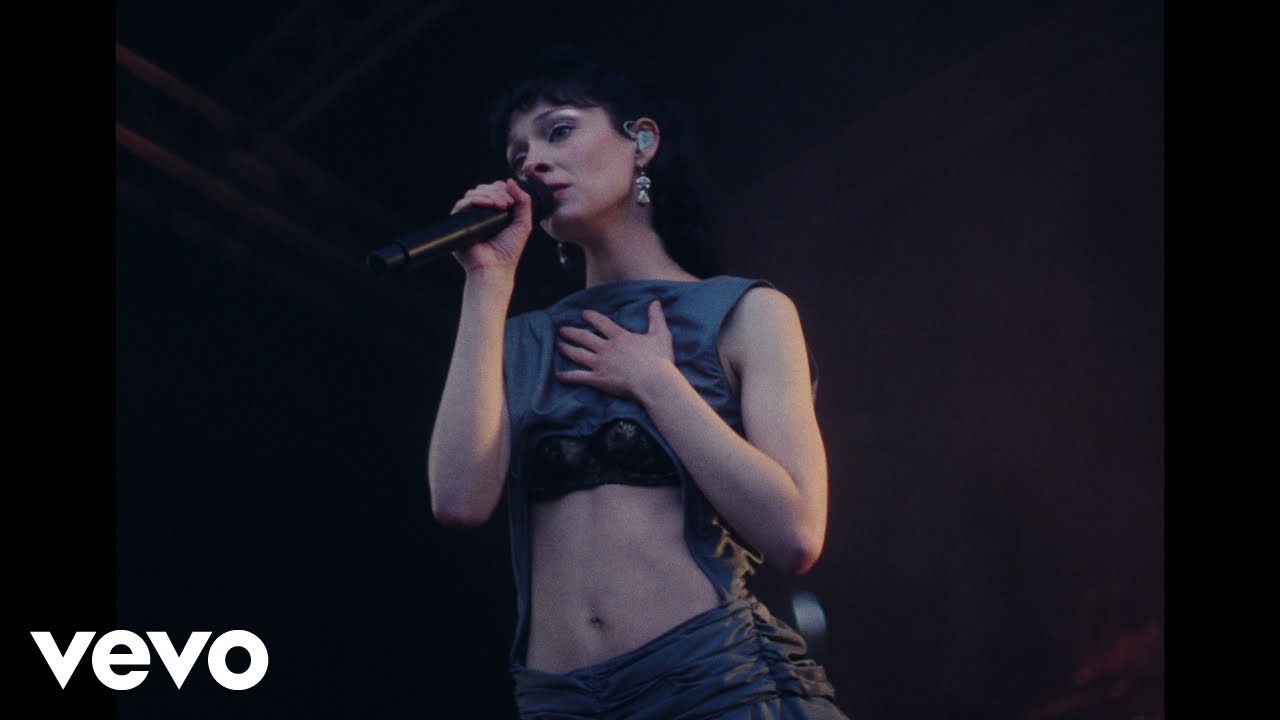 Holly Humberstone - Cruel World (Live) | Presented By Spotify