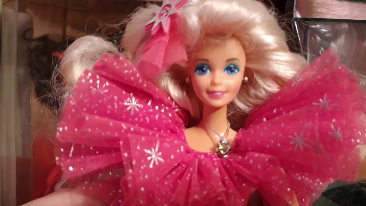 Обзор Barbie Happy Holidays 1988, 1989, 1990, 1997, Barbie Celebration 2000, Barbie Holiday 2004.