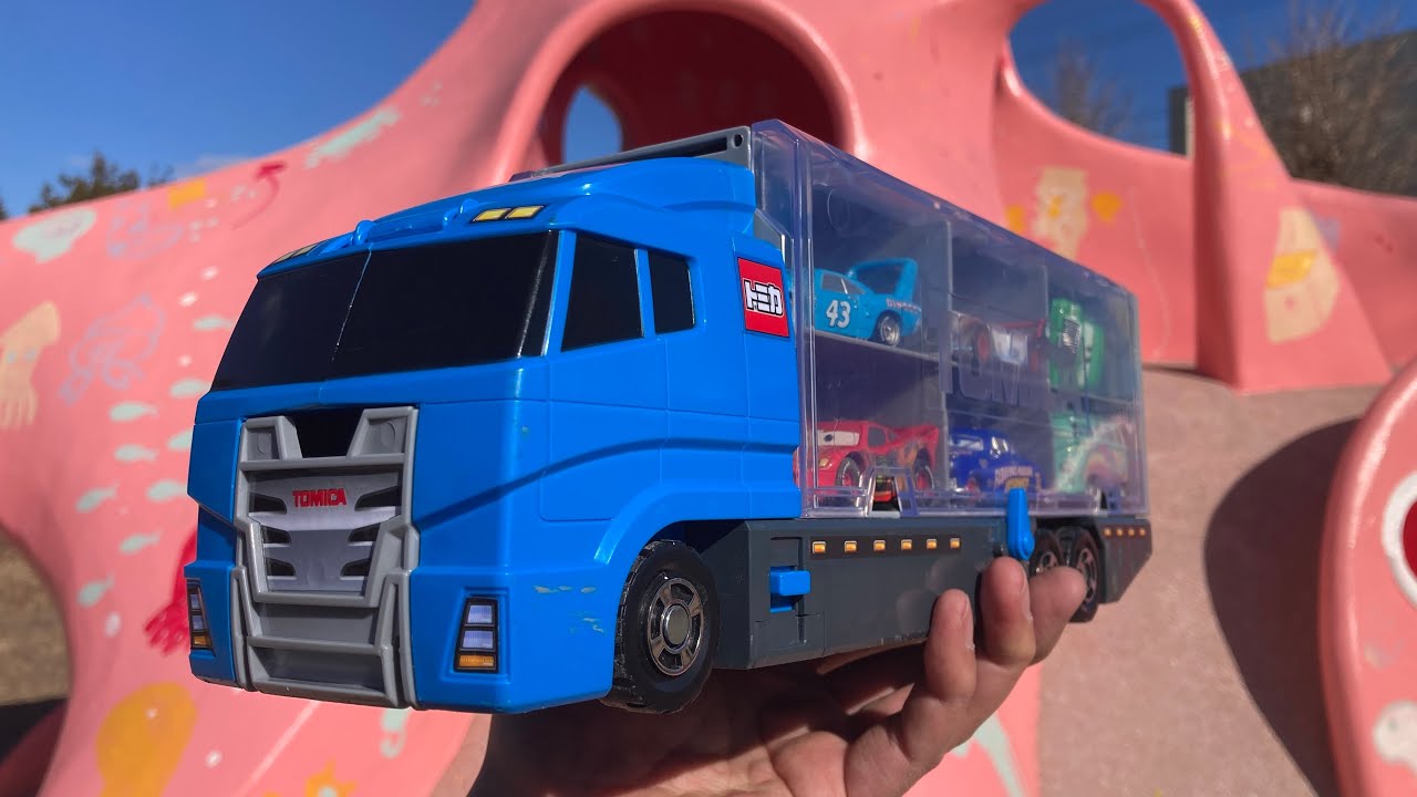 ブルーコンボイ＆ディズニーカーズ☆タコ公園で遊ぶ！