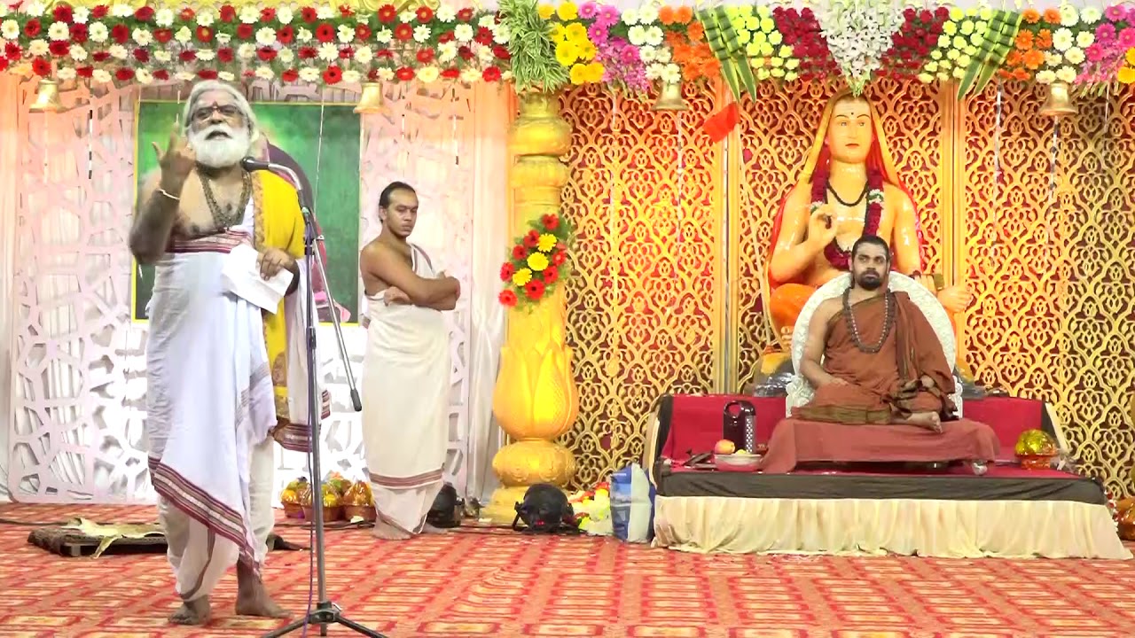 Shri Dnyanraj Manik Prabhu Maharaj welcomes Sringeri Jagadguru Shri Vidhushekhara Bharati Swamiji
