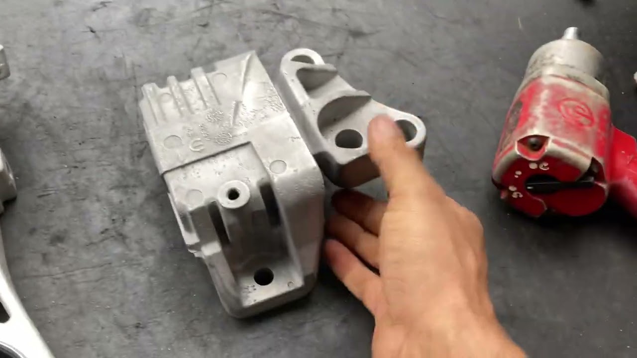 Jeep COMPASS . Tranco forte quando engata o ré. Será que é defeito da transmissão?