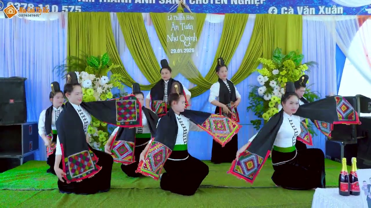 BÀI MÚA KHĂN PIÊU ĐẾN TỪ ĐỘI MÚA GIA ĐÌNH 