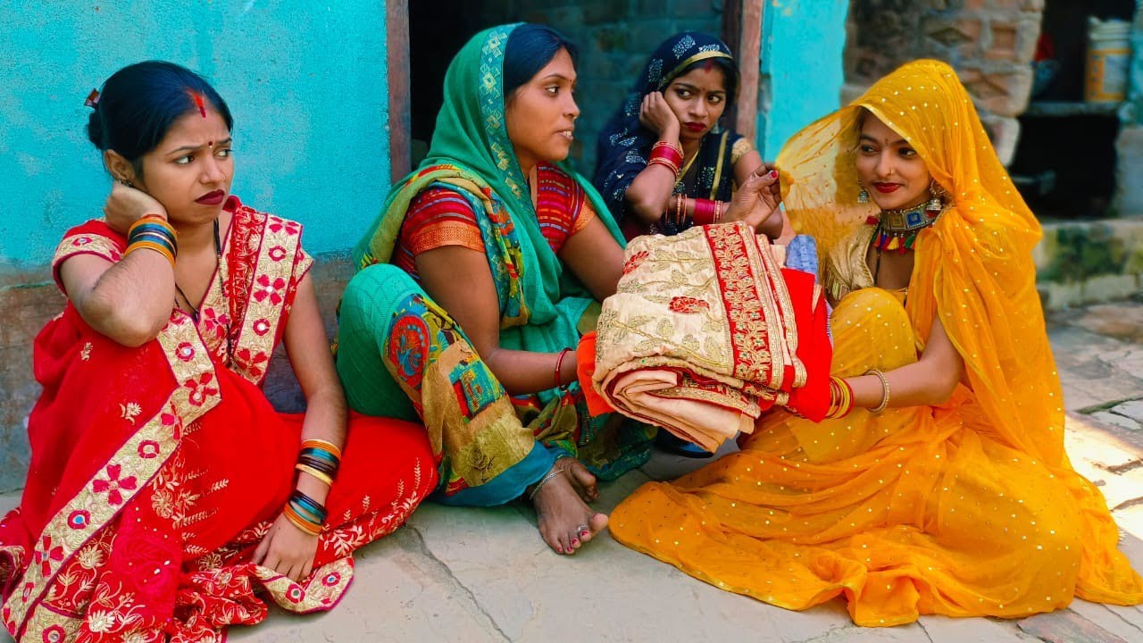 सास बहू को मुंह देखाई में गहना-साड़ी देती हैं तो, देखिये ननद का जलन।|Gawar Bhauji Priti Singh Comedy
