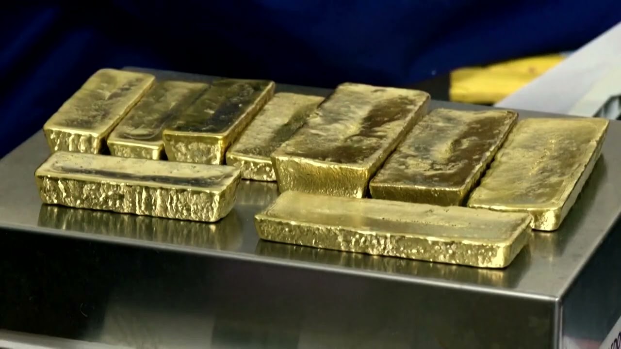 Silver tops $75 as gold, platinum extend record run | REUTERS