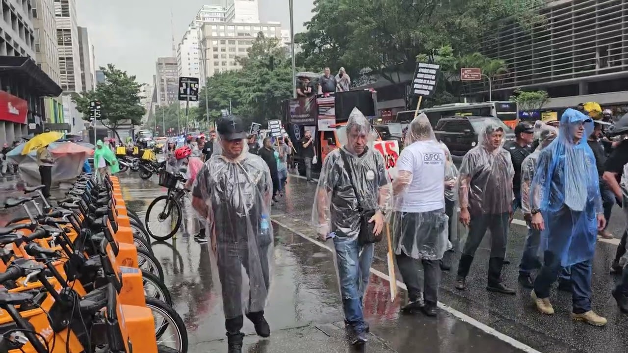 Policiais Militares da Reserva, Policia Civil, Policia Penal, fizeram manifesto na Paulista