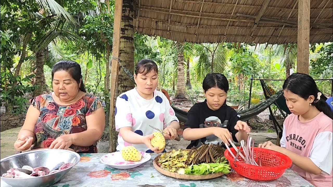 Từng Tuổi Này Các Con Hãy Tập Nấu Ăn Lỡ Mai Này Mẹ Không Có Nhà Cũng Không Sợ Đói | TKQ & Family