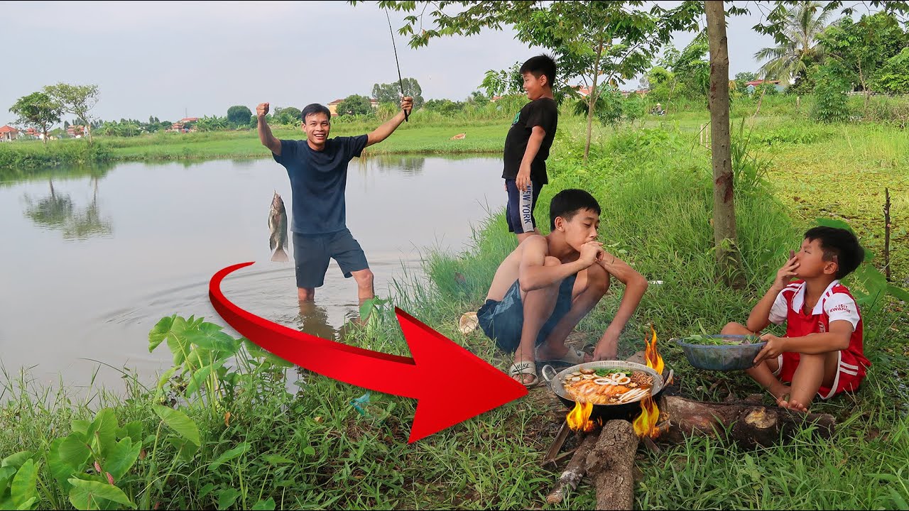 Cần C&acirc;u B&uacute;t - C&acirc;u C&aacute; Nh&uacute;ng Lẩu Ngay Cạnh Bờ Ao - Lạ Vlog