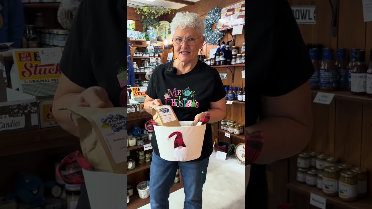 Christmas at The Blueberry Barn #shorts #christmasgiftideas #blueberries #blueberrybarn