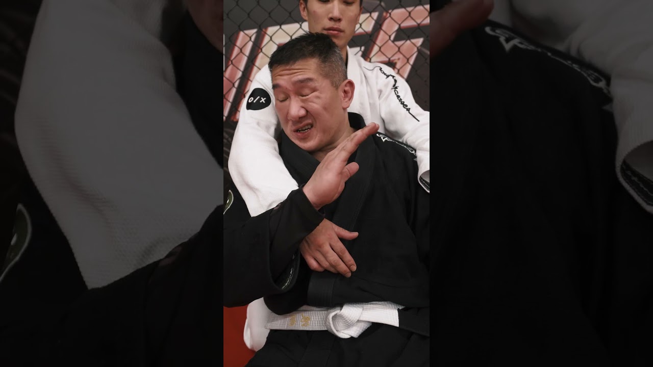 最簡單破解裸絞的方法  #shorts #館長 #巴西柔術