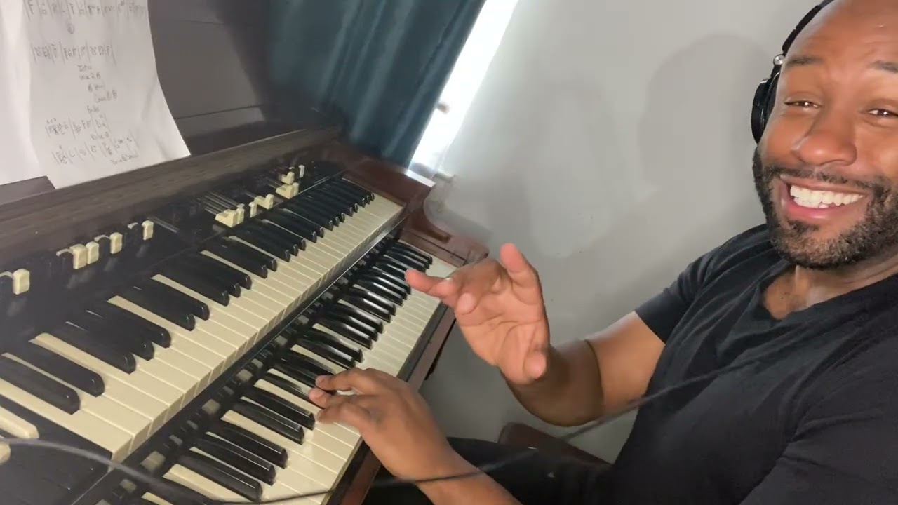 Insane organ movement for “Like the dew”. Free gospel Hammond organ tutorial. 