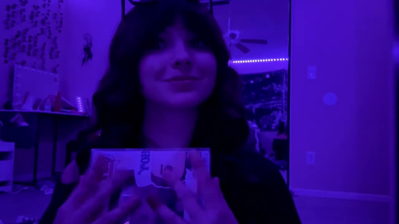 ASMR- 10 minute low light tapping and scratching!