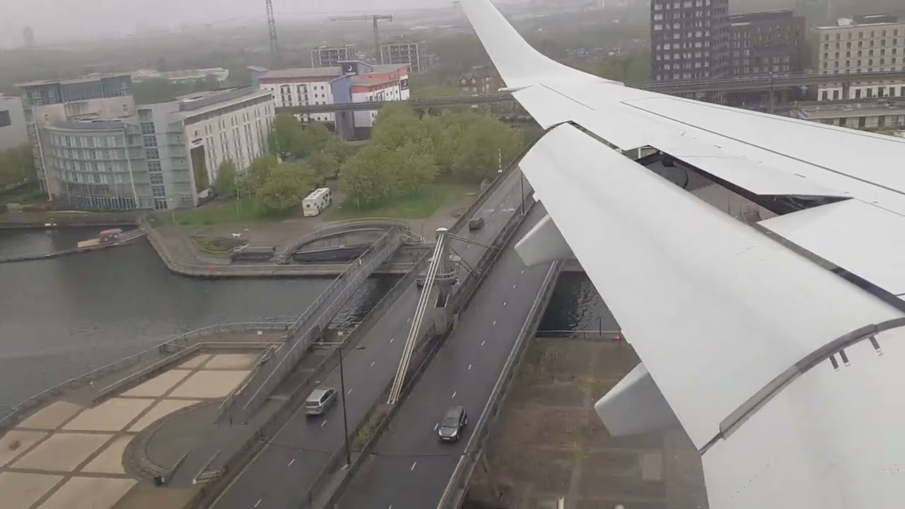 Wolkiger Anflug London City Airport LCY