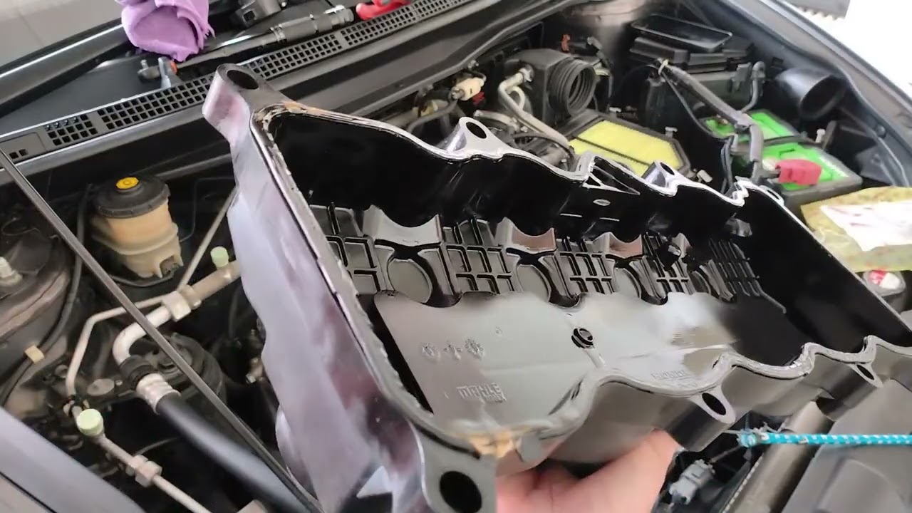 DIY Replace Honda Stream RN6 valve cover gasket and camshaft plug seal