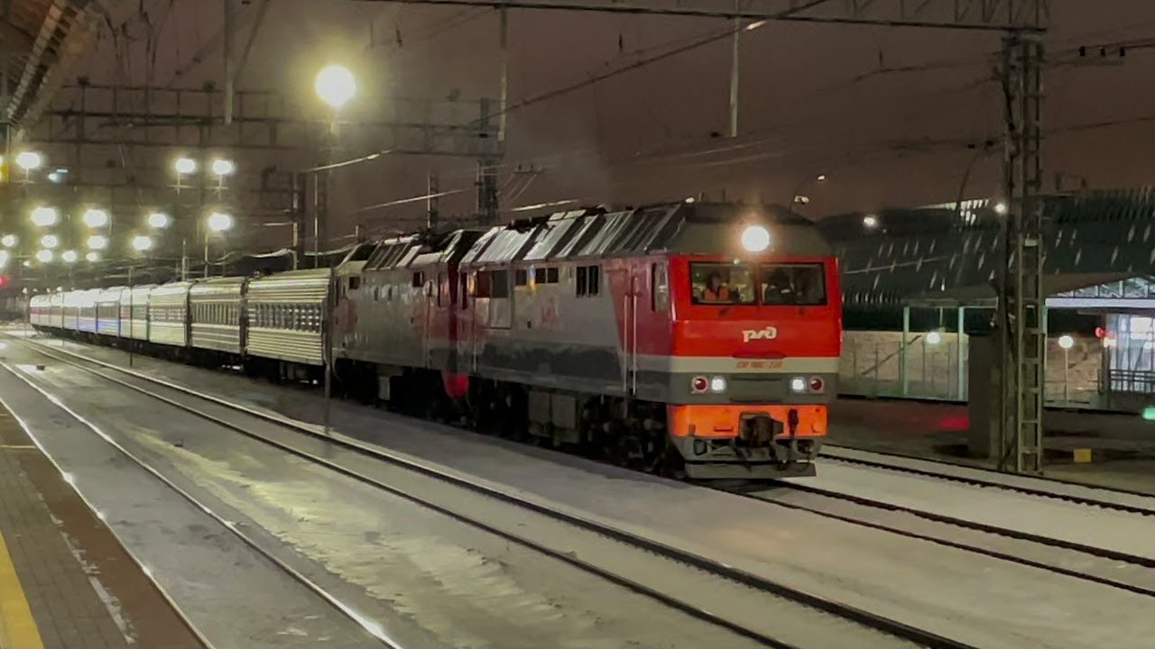 Прибытие ТЭП70БС-239 и ЭП2К-366 с поездом Архангельск - Адлер на ст. Белокаменная