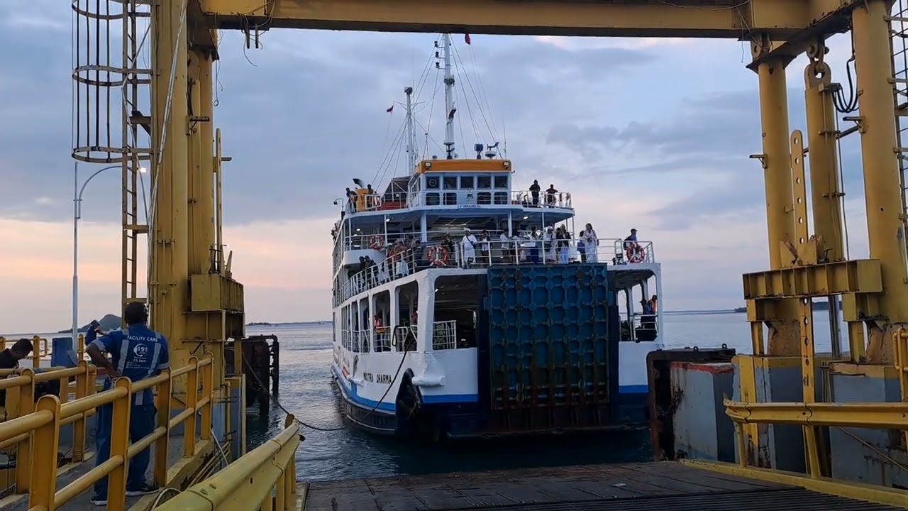 Proses sandar KMP Wicitra Dharma pada pelabuhan POTOTANO ✅️ || Sunset di pelabuhan sangat WOOWW🌅💯