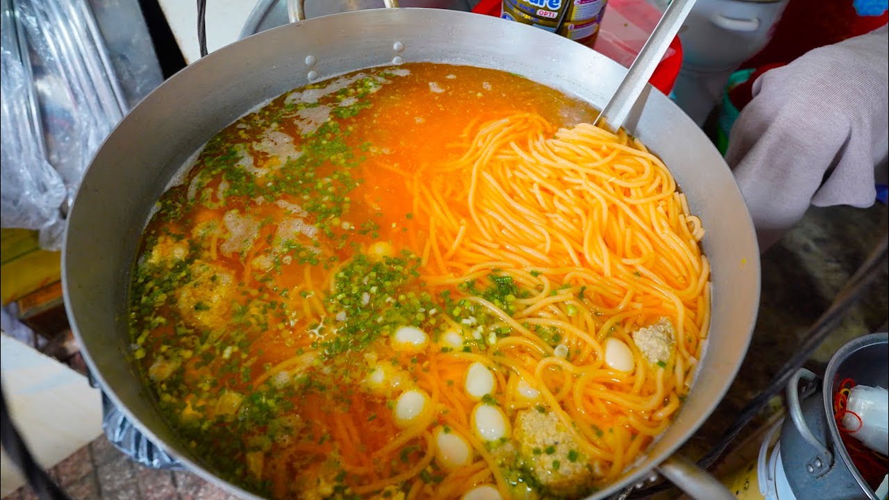 Bất ngờ với nồi bún đỏ siêu lạ chỉ có ở Buôn Ma Thuột