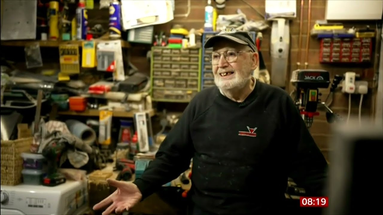 В программе BBC Breakfast: 80-летний Билл из Уигана обожает делать деревянные игрушки для детей и...