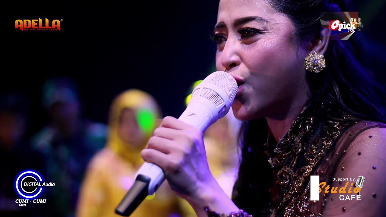 DEWI PERSIK BIKIN HEBOH PANGGUNG