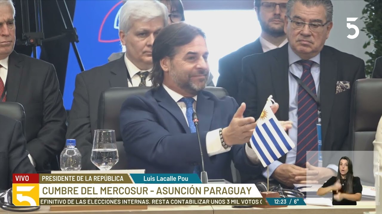 El presidente, Luis Lacalle Pou, hace uso de la palabra en la Cumbre del #Mercosur en Paraguay.