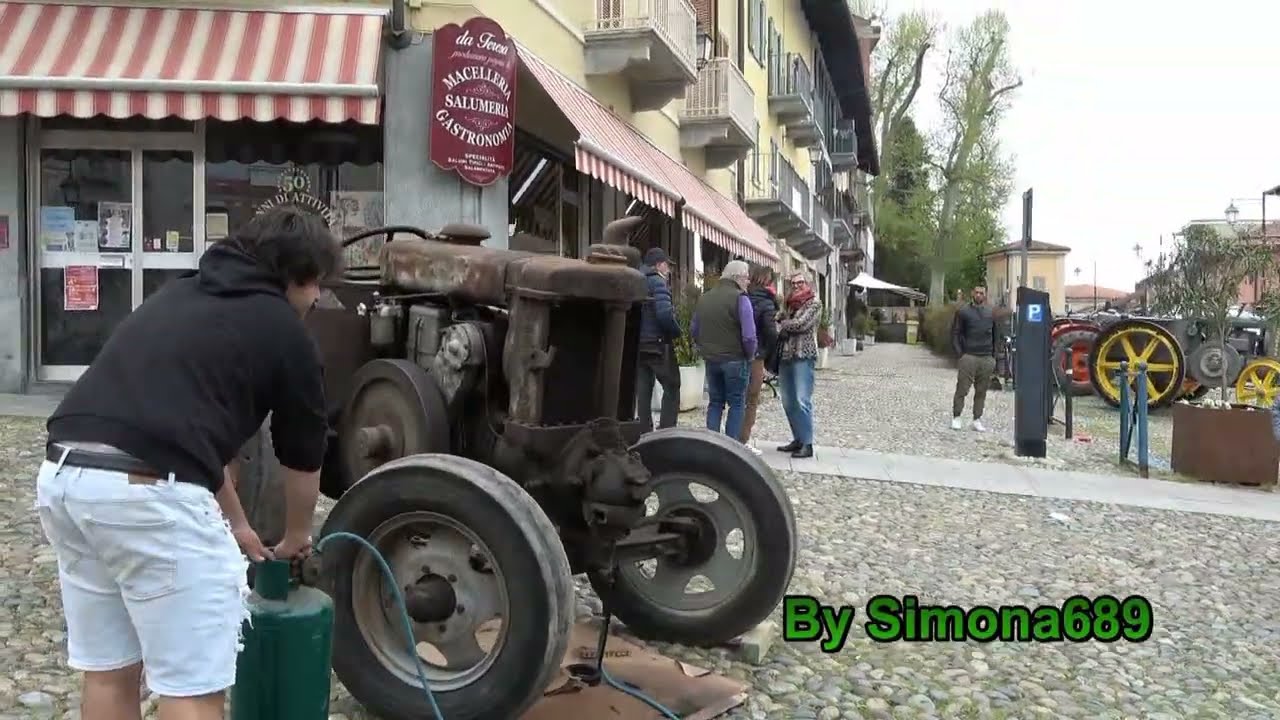 Avviamento Trattore d'Epoca Landini, Caluso, Festa di Primavera,