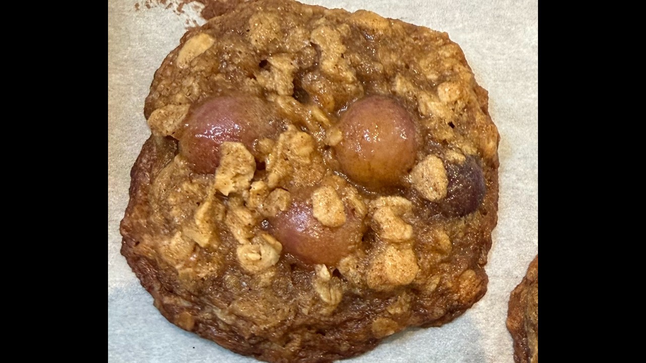 Raisin the Bar! S2 E1: Oatmeal Grape Cookies
