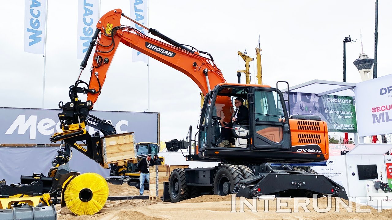 Doosan DX140w Wheel Excavator Demonstration with Engcon Tiltrotator Equipment