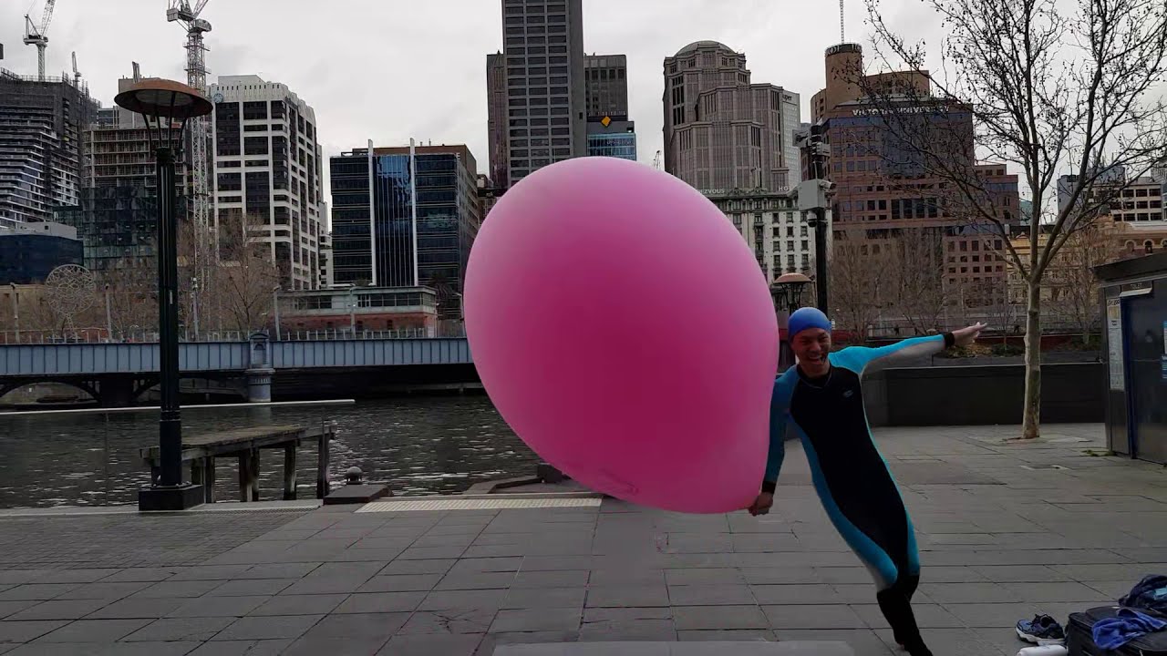 Man Inside the Balloon, Entertaining Show in Melbourne AUSTRALIA