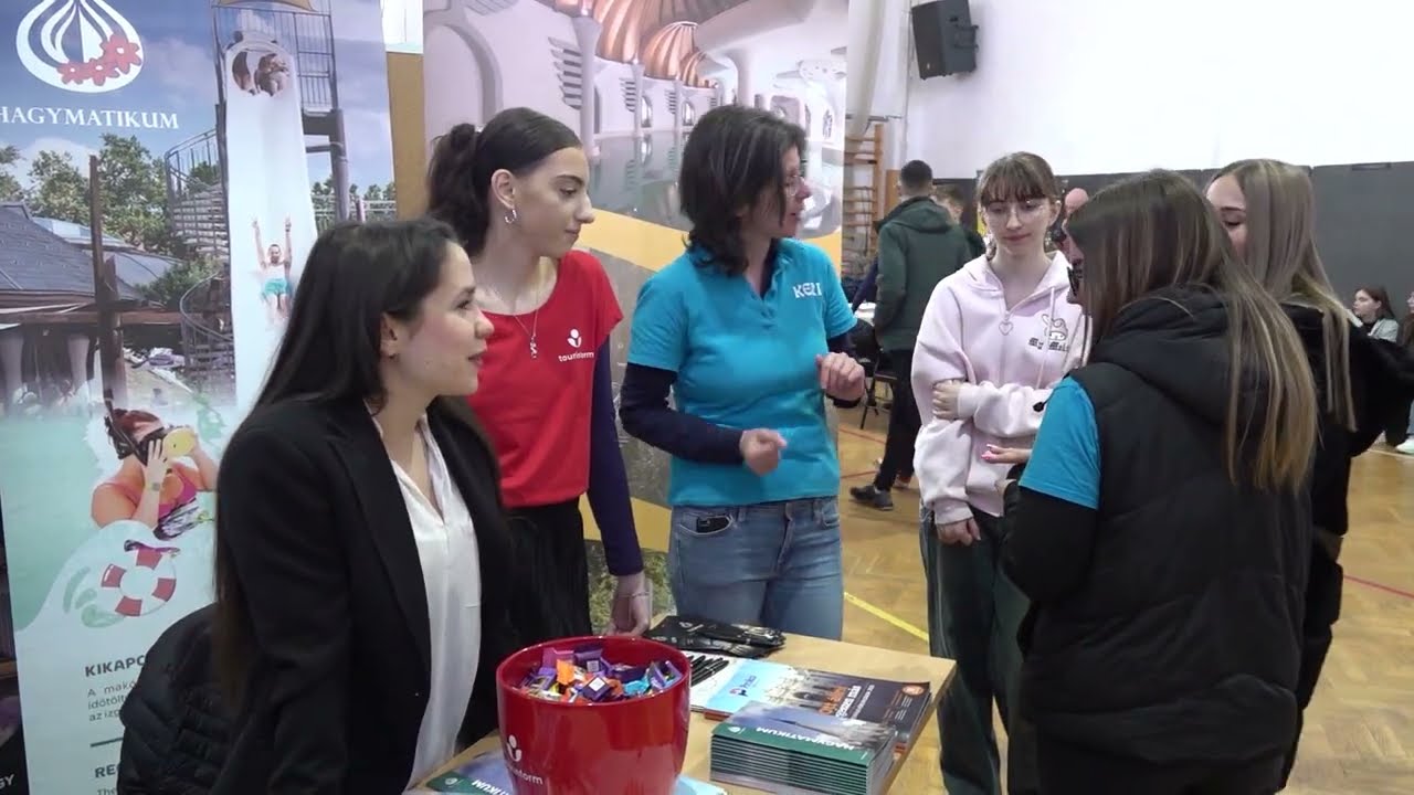 Szakmával a közösségekért címmel indított el egy új projektet a HSZC