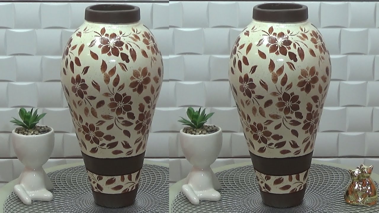 VASO FEITO COM CALENDÁRIO E BEXIGA