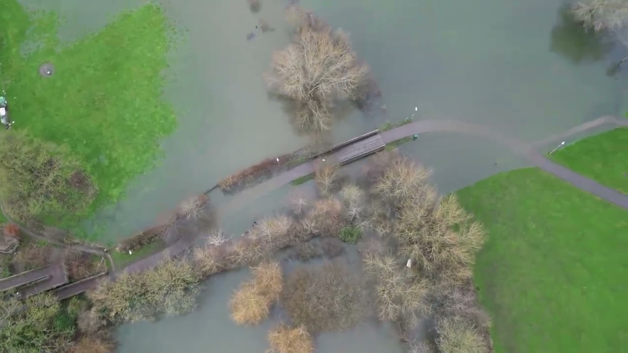 Additional footage, flooding west of #Newbury #flooding #Floods  #westberkshire 05/01/2024